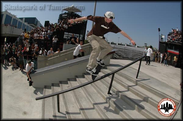 Greg Lutzka - kickflip back lip