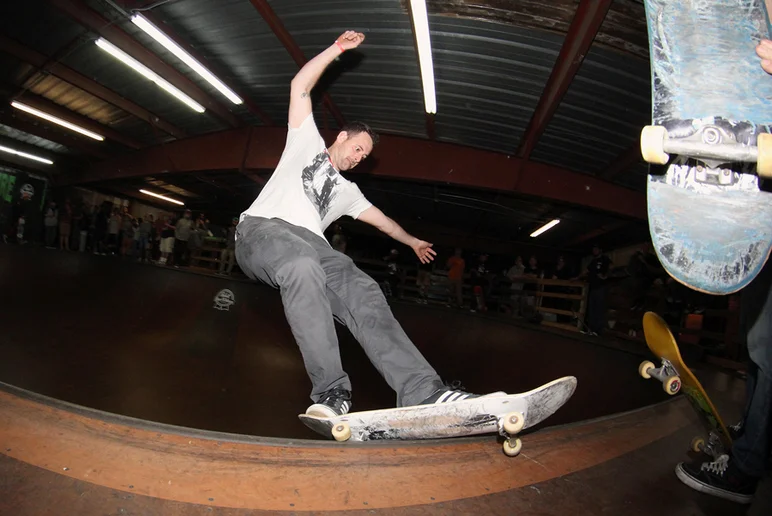 <!--ffombj-->

Brandon Palmer takes this frontside grind over the hip.