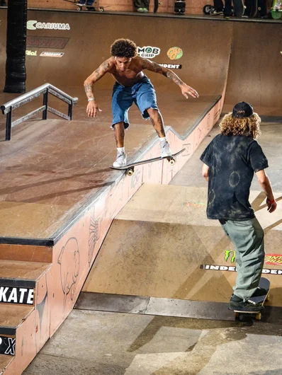 Gabryel again Nosesliding from flat
<!--thursdayam2023practice-->
