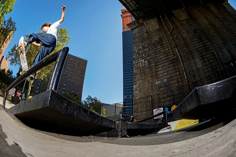 <!--danyc17-finals-->

Marse Farmer keeps it proper with a Gap To Noseblunt.