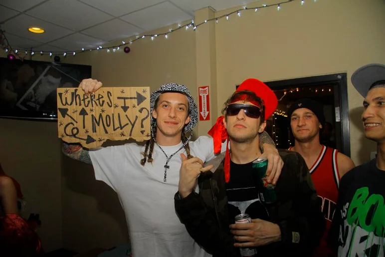 <!-- ghettoxmasthirteen -->

Jata and PJ shredding daily and nightly. 