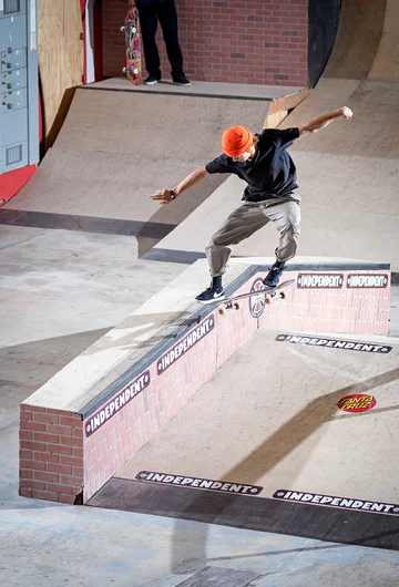 <!--dachi19finals-->

Ty Stigney stigs a Fakie Tailslide.
