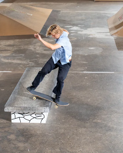 Lea with a front lipslide on the death ledge.

<!--tampapro22tmcontest-->