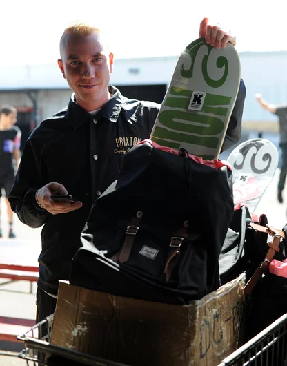 <!--hj2014-->

When the 9-12 division ended, Mikah brought out the prize packs for the 8-and-under, 9-to-12 and 13-to-15 divisions. Expedition One hooked it up with some nice goods for this year's top five prize packs.
