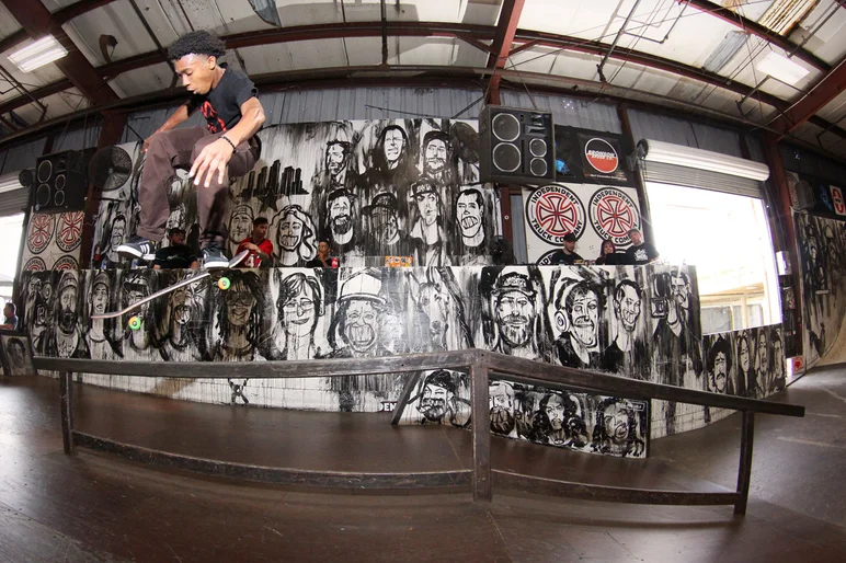 <!--sr19photos-->

Keenan Lewis : Kickflip Back Lip
