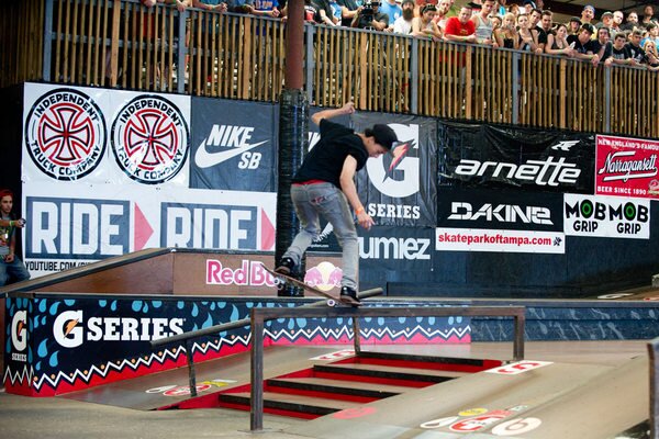 Nyjah Huston - backside 180 nosegrind