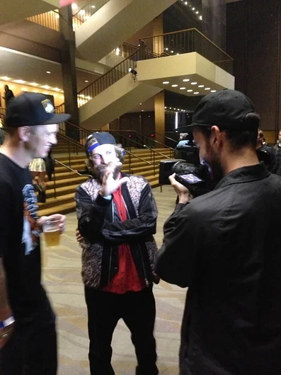 <!-- agendashow2014 -->
HiDefJoe getting clips at TWS awards. Red Carpet with Justin Williams from Force Trucks and Lizard King