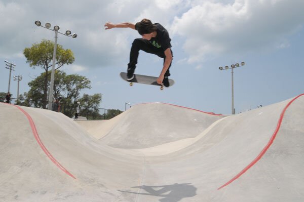 Jereme Knibbs - backside big ass ollie