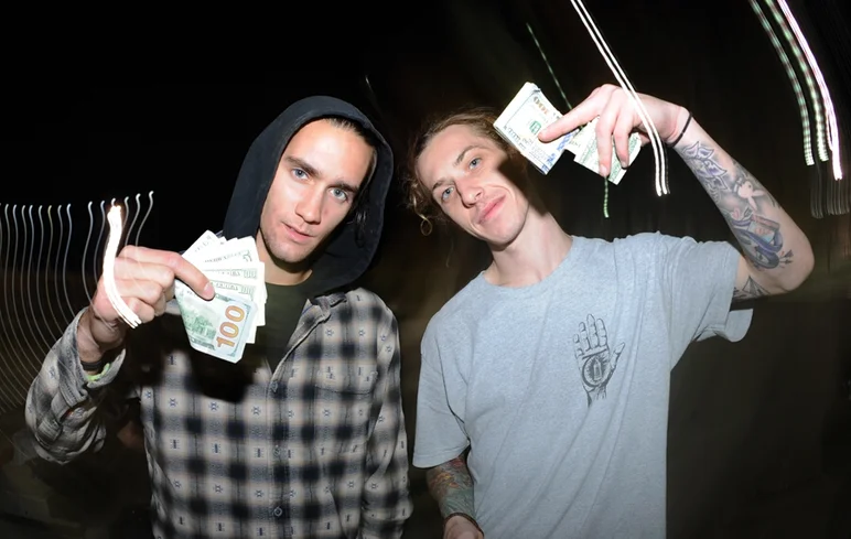 <!-- johhnyRomanoAAnov13 -->

Then the casino money came out. Dylan and Jata came up.