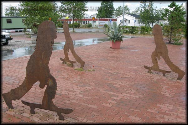 Skate Statues