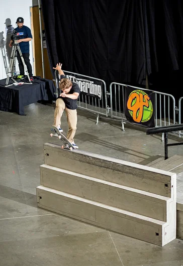 <!--dala18finals-->

Yoshi Front Blunts the stairs off the stairs.