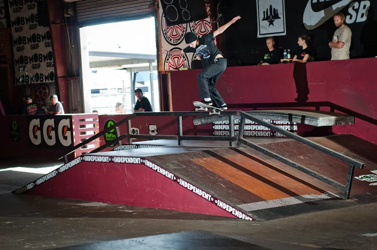 <!--ta14-t-->

Mateo Rael locks in a front blunt transfer.