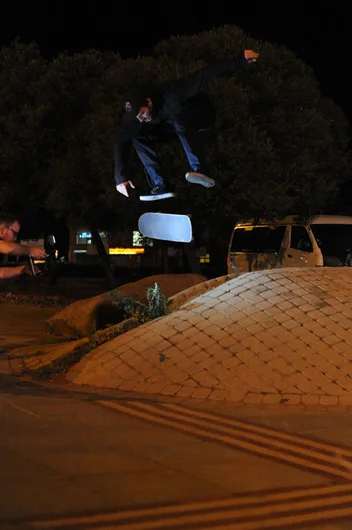 HiDefJoe put down the camera again, this time to kickflip the waffle bump.  Porpe picked up the camera and shot this one.<!-- South Africa: Johannesburg for a Day and on to Kimberley -->