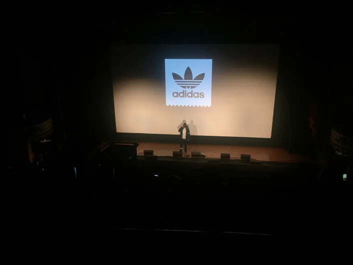 <!--zatcali-->
And into the Theatre for the show. Snoop talks skateboarding.