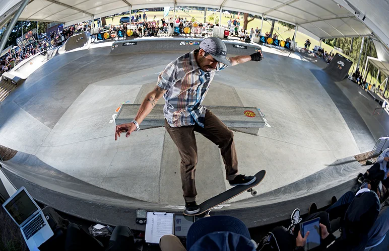 <!--daaus-qual-->

John Bejarano speaks words with his skateboard, this one says: take that you f*&king judges!