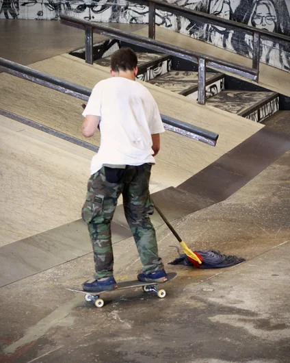 <!--sr19photos-->

We all knew that someone was gonna spew at some point in the contest, and when Cody puked during his run, no one was really that surprised. Luckily Austin was there to mop it up ASAP. Thanks Austin!