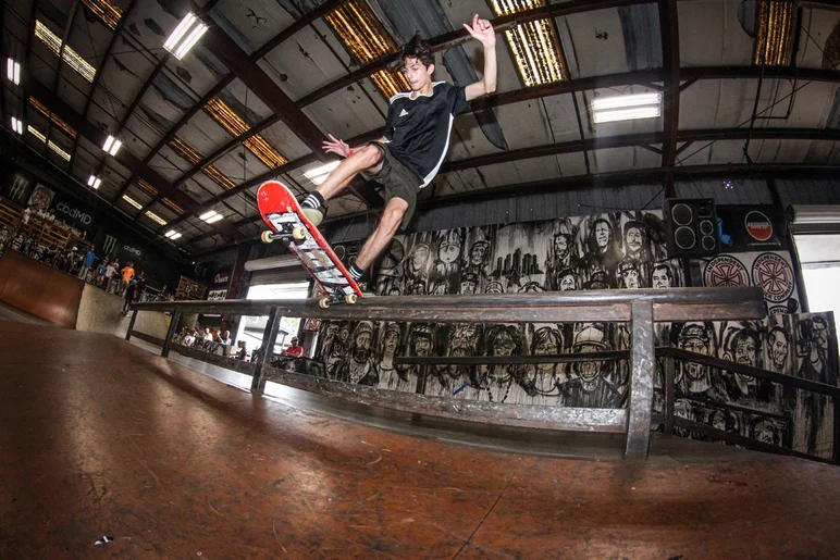 <!--btsb19-->

Daniel Martinez : Front Blunt.