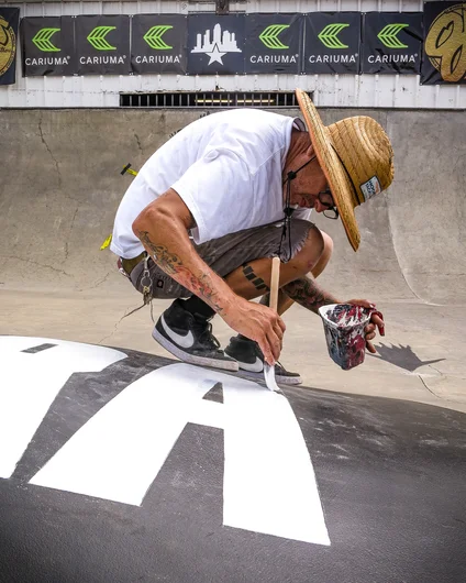 Our resident sign painter Scott is keeping those lines straight.
<!--thursdayam2023practice-->