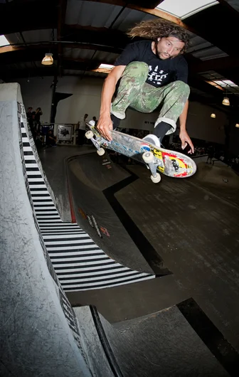 <!--costa15-2-->

From top to bottom, Jesus Esteban Correa crushes the transfer of death.