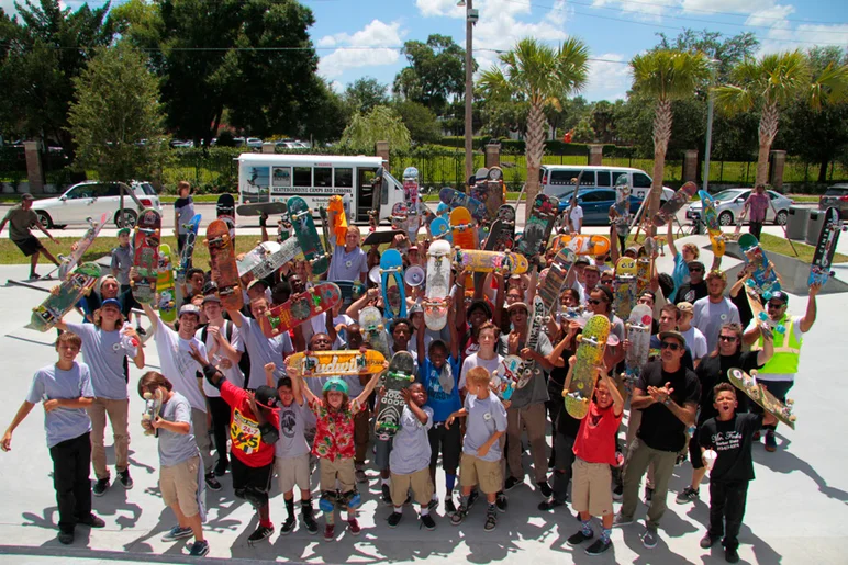 <!--gsd16-->

Everybody dab and hold up your boards for the group photo. 