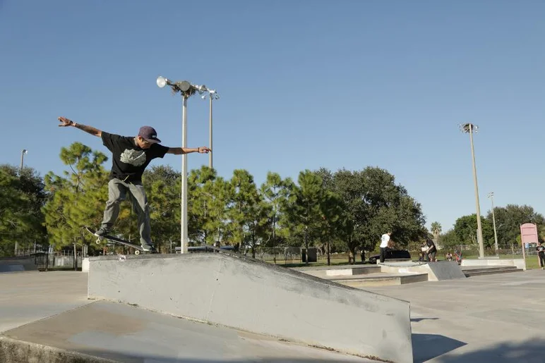 <!-- brandonskatepark2013exp -->

SPoT team rider Robby Kirkland bs nosegrind pop out.