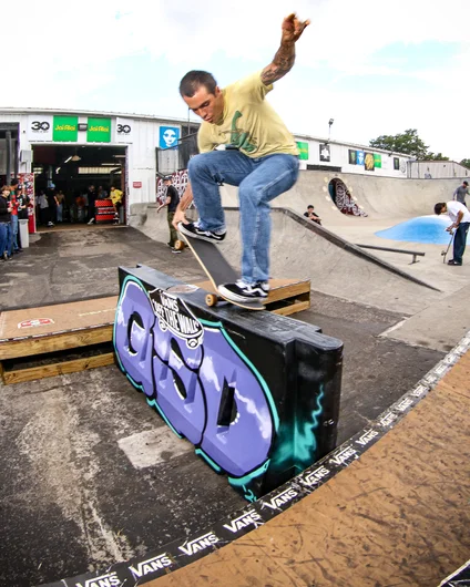 you missed the board. Nosegrind Shoegrab.<!--goskate24-->