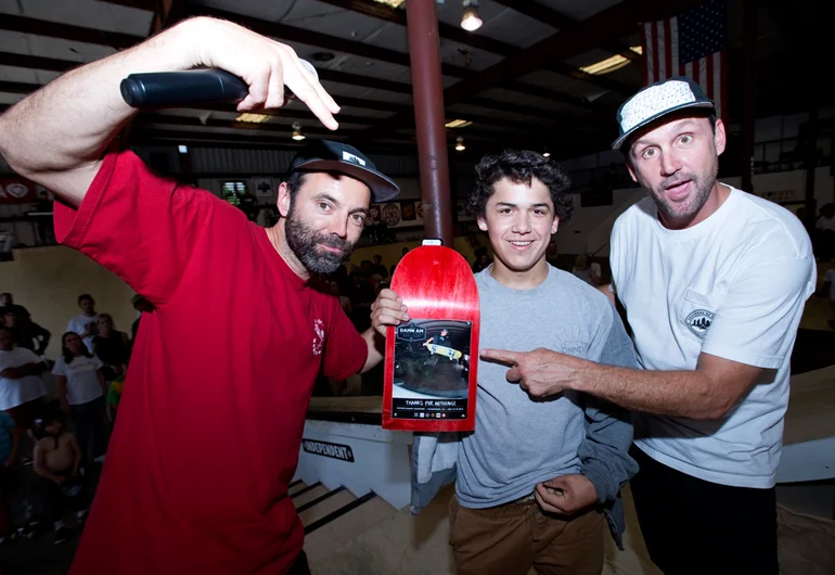 <!--daatlsun-->

Niko Howard gets an award for being the face of the trophy.








