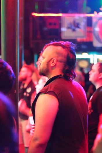 <!--PRO15FRINIGHT-->
It looks like the concert goers are trying to bring back the 10/90