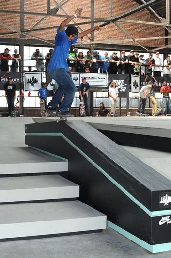 Carlos Lastra has a nosegrind up and down.  That's his move.<!-- Damn Am Los Angeles 2013 Qualifiers -->