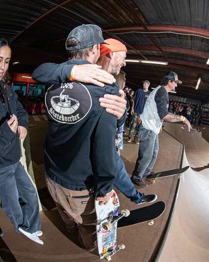 Who doesn't love a hug from Mike Peterson

<!--oldmanbowljam23-->