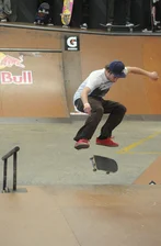 Ron Deily kickflips 