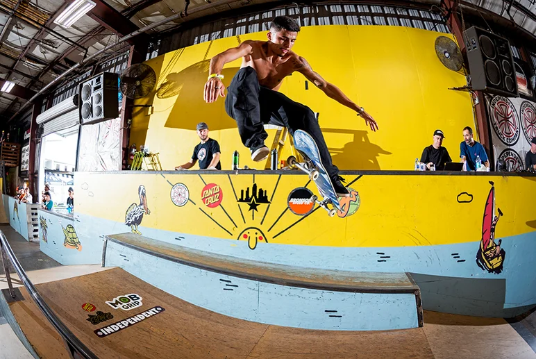 <!--am19practice-->

Pop! Blast! Catch! Bruno Silva Tres the big part of the box.
