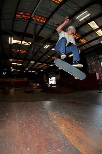 <!--b4b-photos-->

After the kids got their boards, we had a small demonstration in the course with some of our team riders. Eric demonstres a Nollie FS Flip.