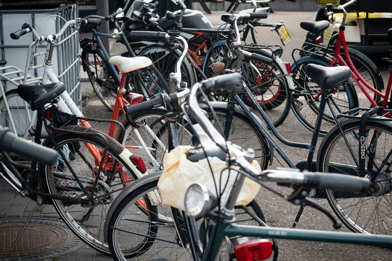 They ride a lot of bikes here too.

<!--damnambreda22practice-->