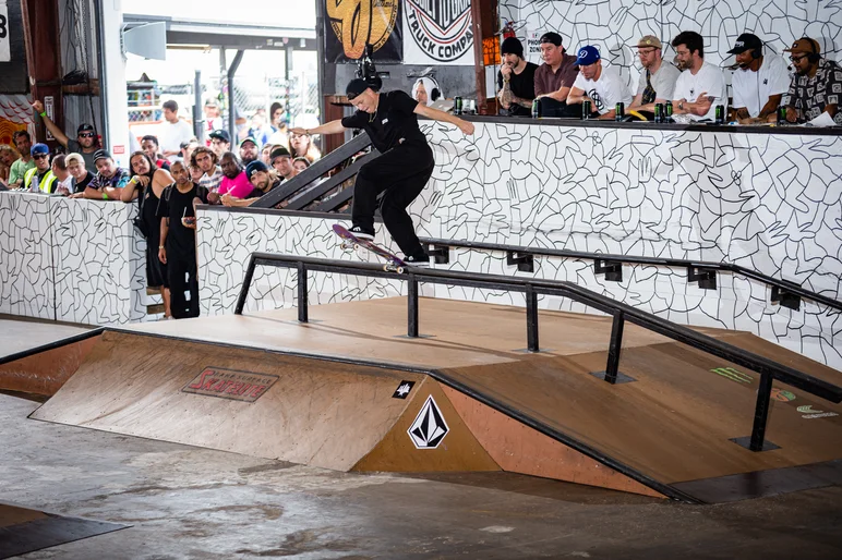 Front blunt pop over into the bank going mach-10

<!--tampapro22finals-->