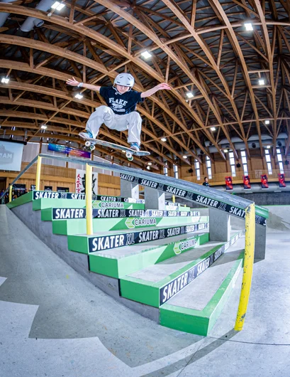 Ria Tanno blitzed this handrail and all I caught was her front lip.

<!--damnamjapan2023practice-->