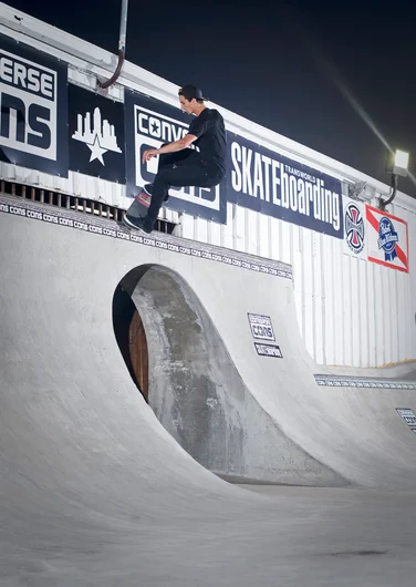 <!--pro16friday-->

David Loy takes it to the outdoor with a Nosegrind over the door.