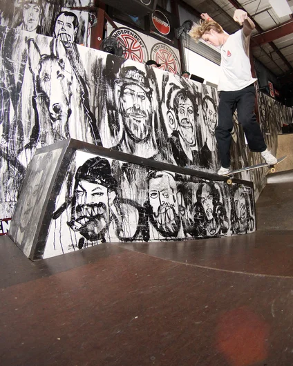 <!--sr19photos-->

Liam Brocks : BS 180 Nosegrind