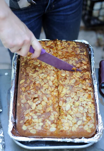 <!--hj2014-->

Jeni brought some homemade rum cake. Looks delicious.



