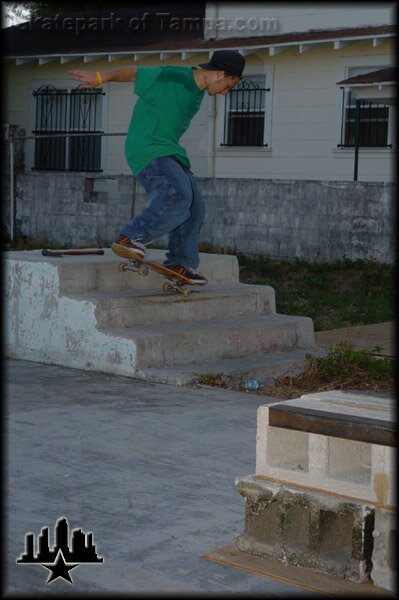 Dave Cruz - backside nosegrind