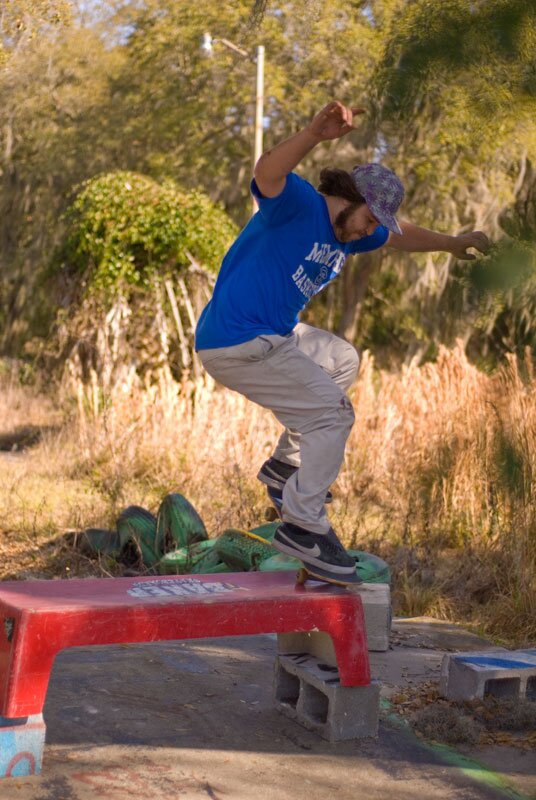 Body - backside nosegrind done quick-fast