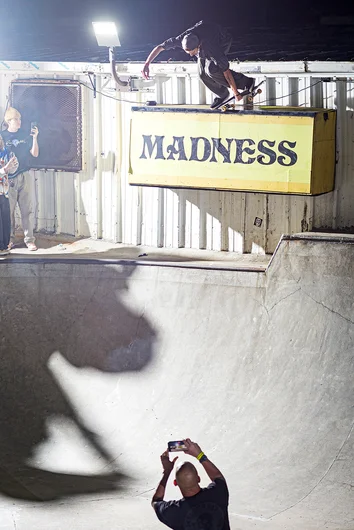 Nick Papa seals the sesh, takes it to the hole, brings the curtains with a Backside Nosepick! YEWWWW!!! 
<!--tampam2022madnessconcretejam-->