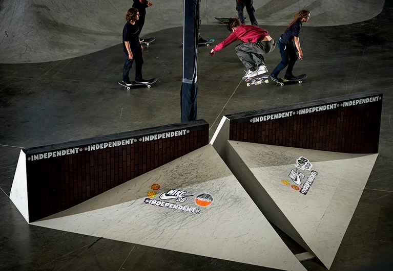 <!--dala18quals-->

Independent Best Trick Contest was on this new weird Pyramid/LA High Bank thing.  Tyson Petersen got it started with a Kickflip into the Bank and peaced out.
