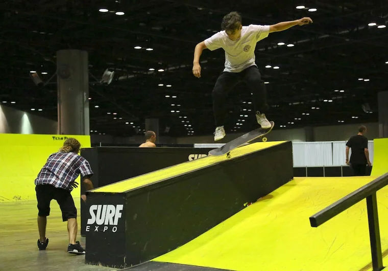 <!-- surfexpo2013 -->

Devin Abreu - kickflip crook