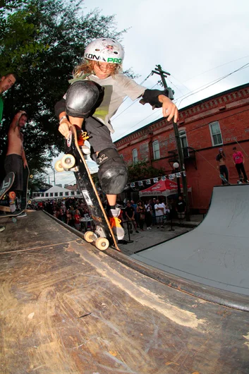 <!--bricks5year-->
Early Boggs Blunt Pull to Rock n Roll.