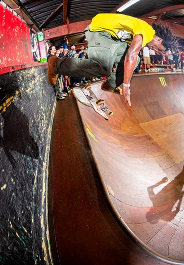 Jaylen Perry through with what we’re gonna call a Footplant Handflip..
<!--tampaam2021indoorbowljam-->