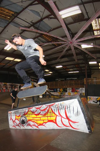 <!--gsd18-->

Blake Carpenter : Nollieflip 50-50
