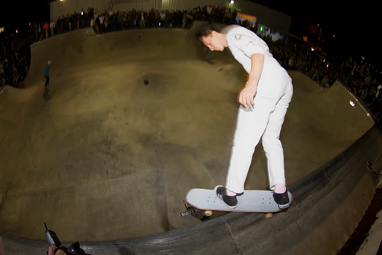 <!--am16consjam-->

Daniel Vargas, Backside Smith Grind