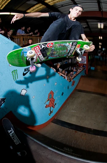 <!--pro16sunday-->

David Loy gets the Semi-Finals goin’ with a big ole Lien Tail.