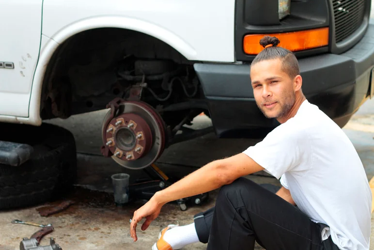 <!--lukeswedding-->

Treshan helping replace the brake pad. Too bad not even 5 miles down the road we had to get it towed. Seems that the axle was slowly breaking and we were lucky the tire didn’t fall off! Thank god we had someone looking over us that day.